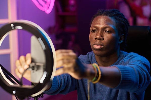 SeneTube : entre liberté de création et responsabilité des contenus