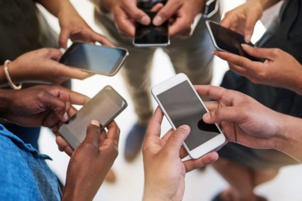 La génération smartphone : comment les jeunes racontent le Sénégal aujourd’hui